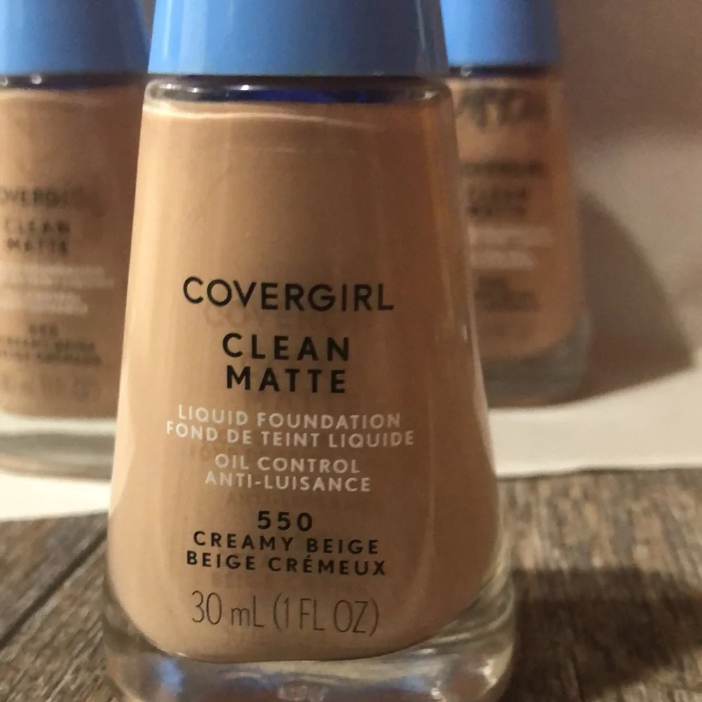 COVERGIRL Clean Matte Foundation - 550 Creamy Beige‎ Lot of 4 New